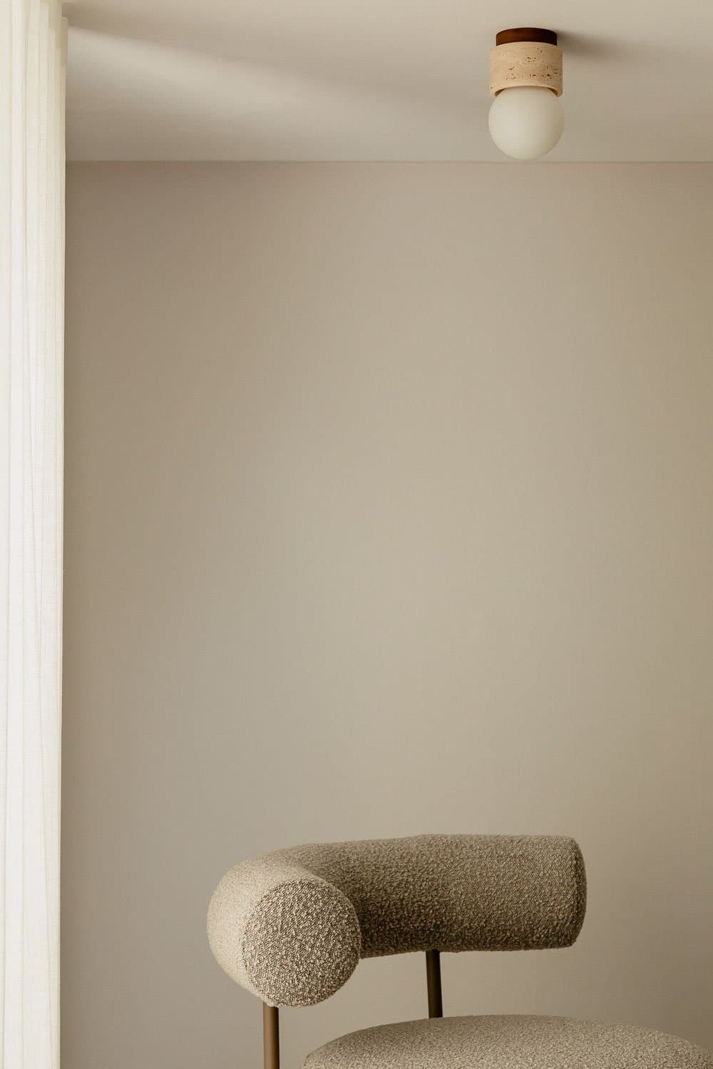 Davise plafondlamp van travertijn en hout, galerij beeld 1