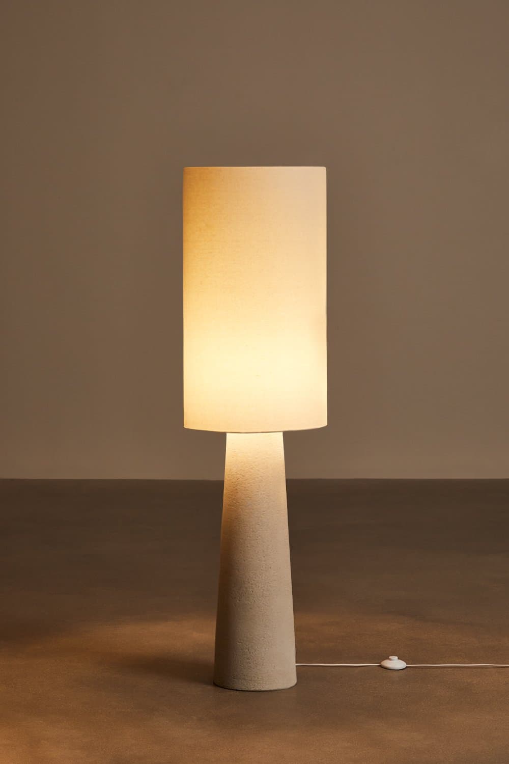 Loana vloerlamp van linnen en glasvezel, galerij beeld 4