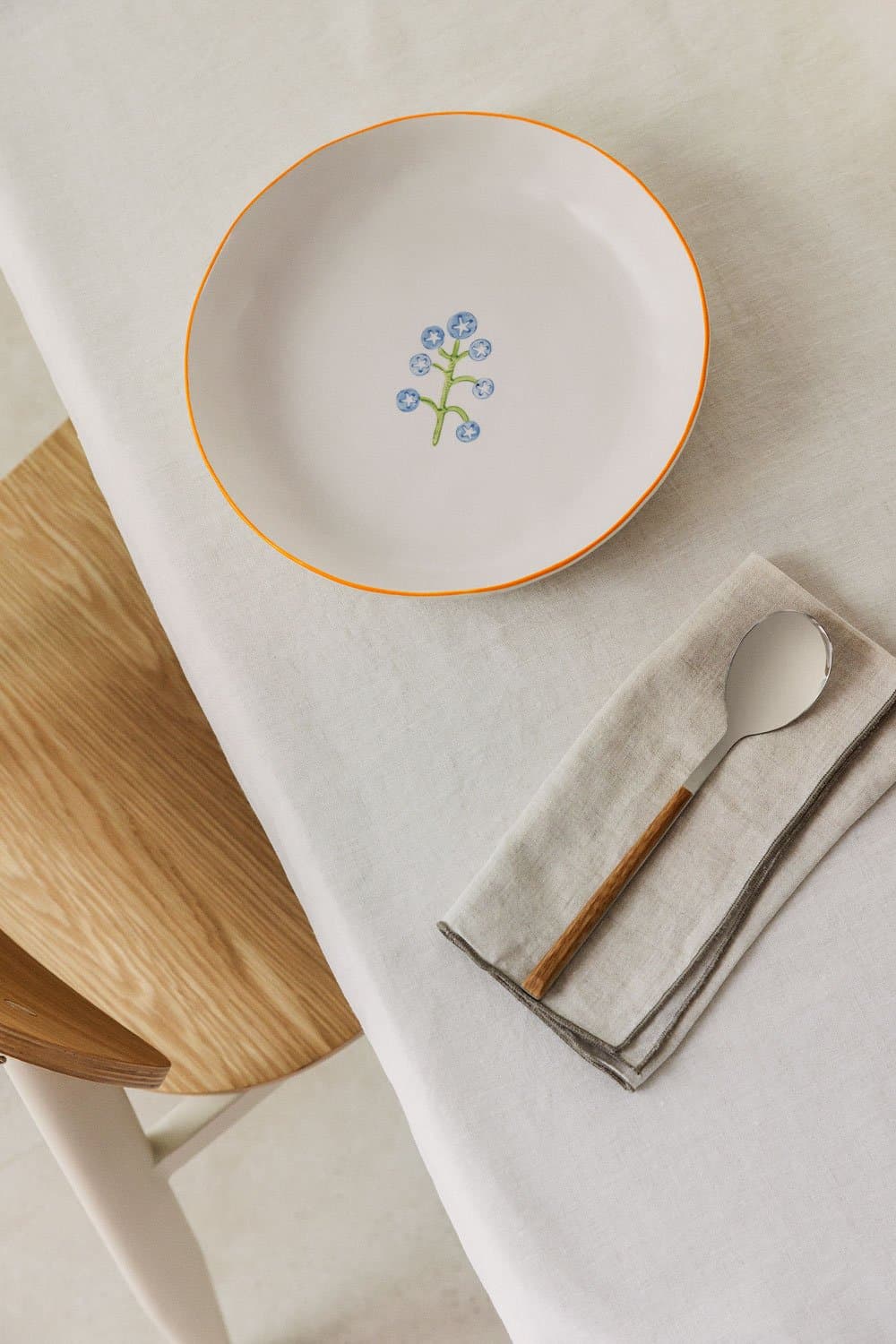 Set van 2 diepe borden van Marneda-steengoed, galerij beeld 1