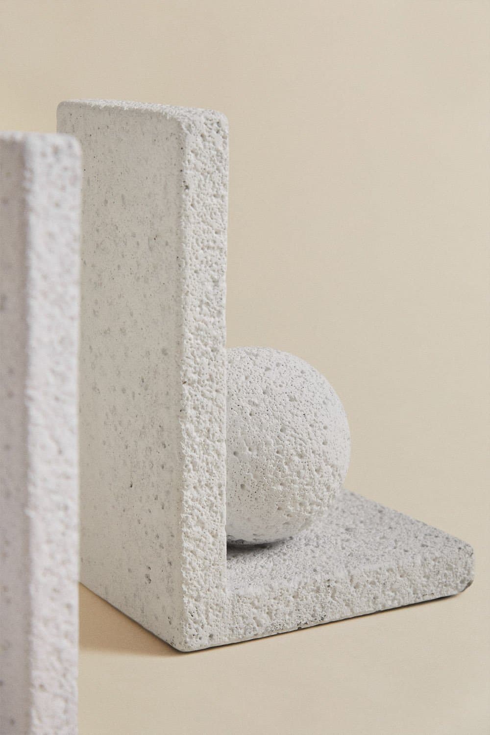 Set van 2 Wobil cementen boekensteunen, galerij beeld 3