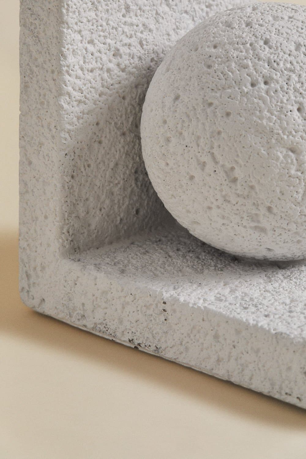 Set van 2 Wobil cementen boekensteunen, galerij beeld 4