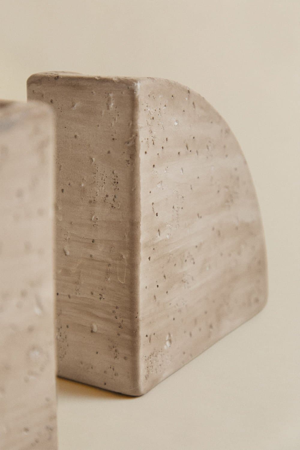 Set van 2 Coreby cementen boekensteunen, galerij beeld 3