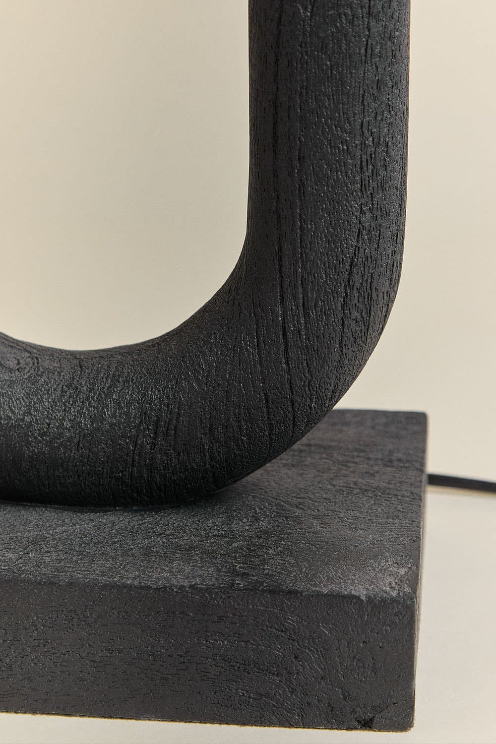 Tafellamp van mangohout en Loucia-wol, galerij beeld 6