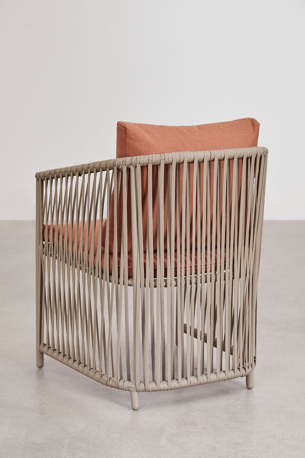 Sophie tuinstoel met armleuningen in aluminium en gevlochten touw, galerij beeld 4