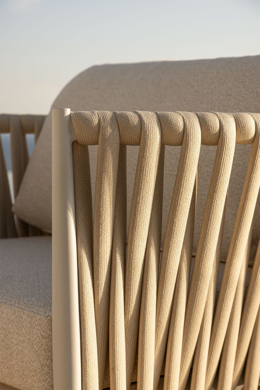 Sereilen tuinfauteuil in aluminium en bouclé stof, galerij beeld 2