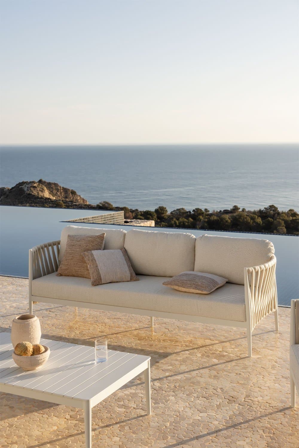 3-zits tuinbank in aluminium en Sereilen bouclé stof, galerij beeld 1