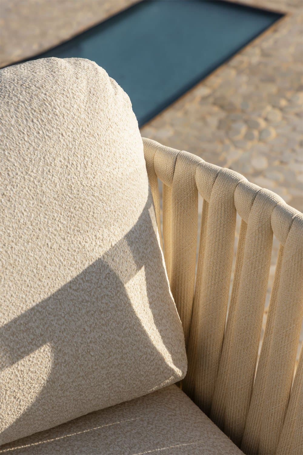 3-zits tuinbank in aluminium en Sereilen bouclé stof, galerij beeld 2