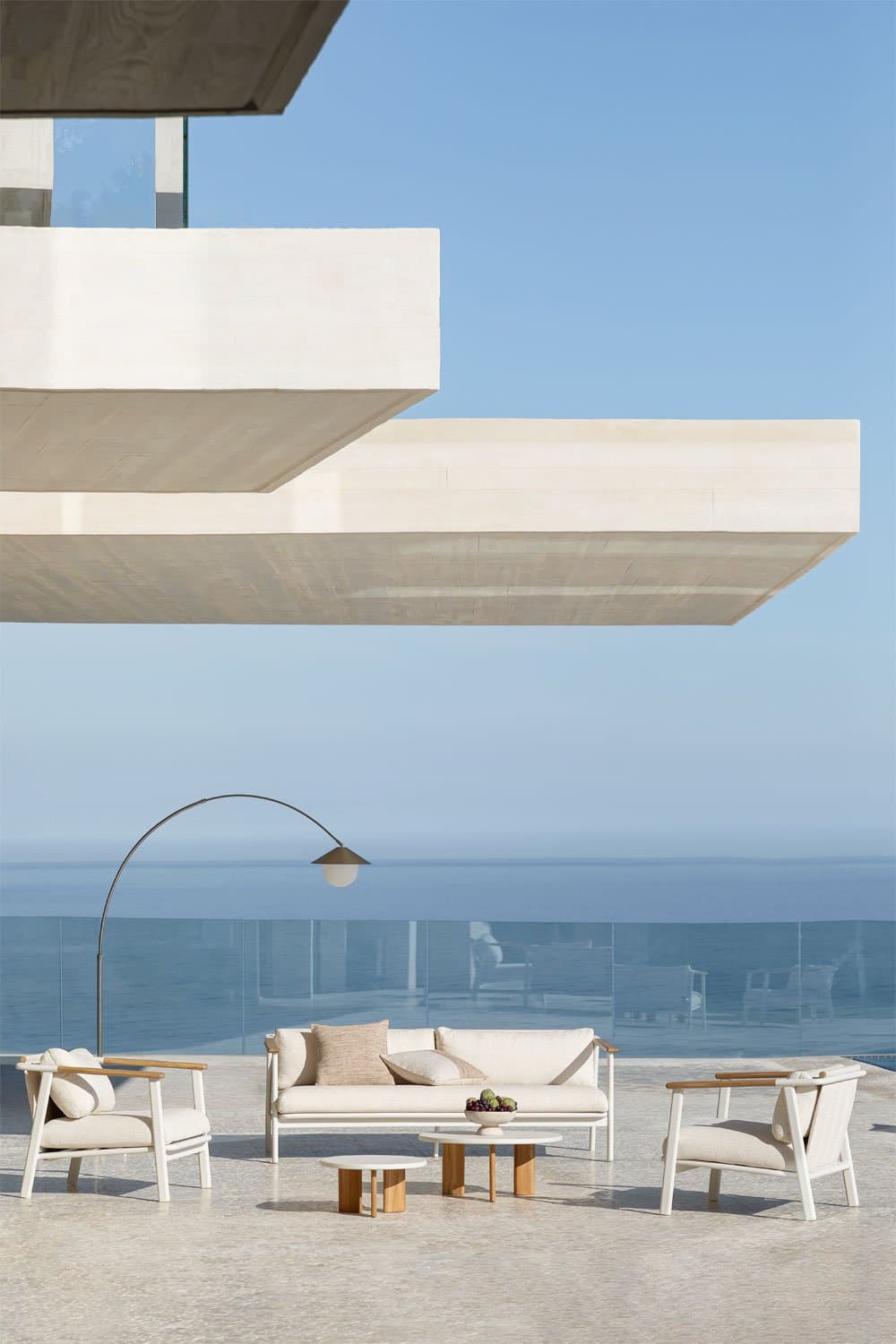 Tuinset met 3-zits bank in bouclé stof, 2 salontafels en 2 fauteuils in aluminium Yervin, galerij beeld 1